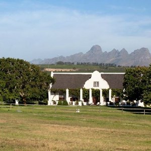 The Homestead & Mountains at Meerlust Estate