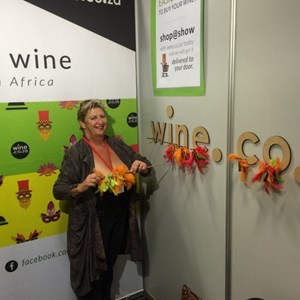 Tops Wine Show Joburg Thurs - Judy setting up 