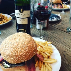 Groenland wine and burger