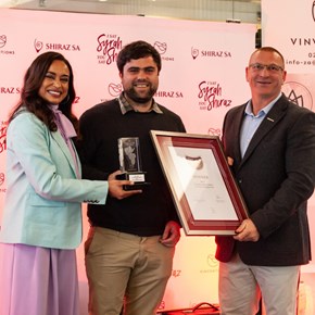 Villion winemaker accepting trophy for Best Shiraz Rosé - Villion Rosa Rabbedoe Rosé 2023
