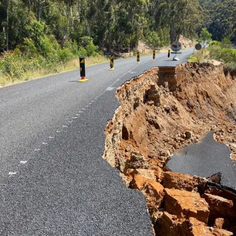 Floods wreak disaster in South Africa's winelands | wine.co.za
